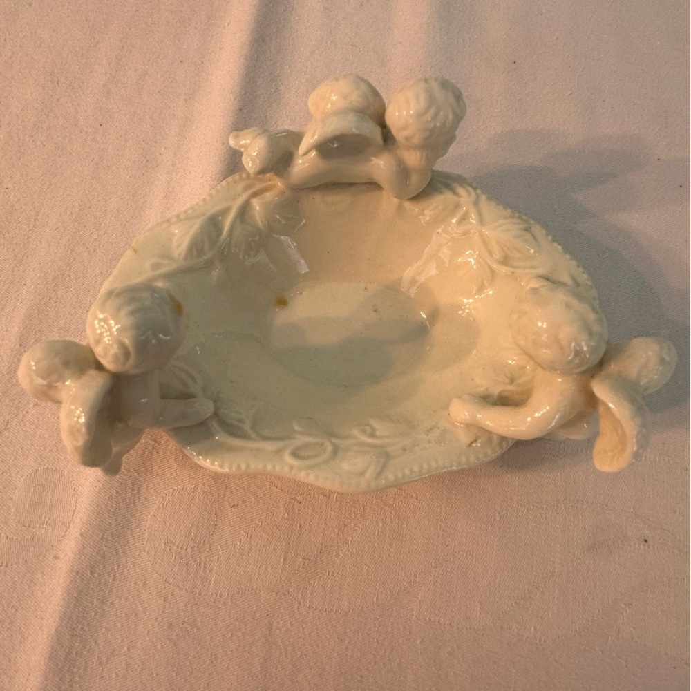 Unbranded Vintage Cherub Jewelry/Candy Dish Ivory Porcelain